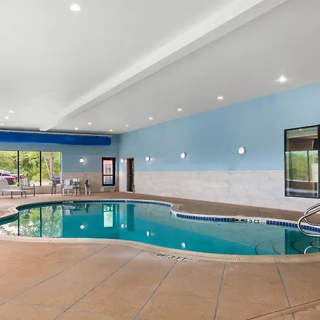 Holiday Inn Express & Suites Fairmont By Ihg-3