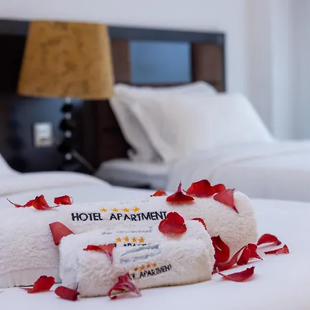 The Streamliner Hotel Apartment-3