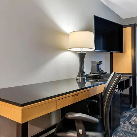 Quality Inn & Suites Evansville Downtown-3