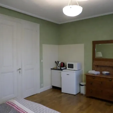 Chambre individuelle à lit double dans une maison de Maître de 1904-2
