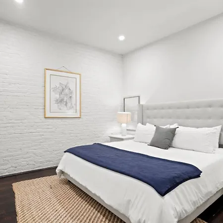 Group-Friendly Suite Near Bourbon Street-2