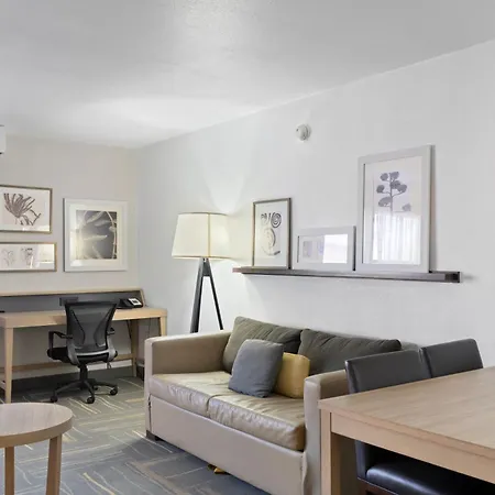 Greentree Inn & Suites Phoenix Sky Harbor-3