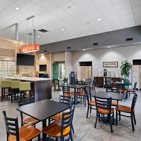 Greentree Inn & Suites Phoenix Sky Harbor-2