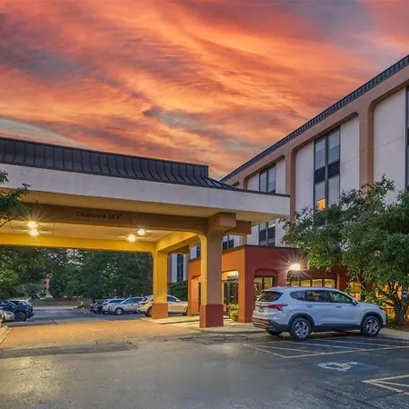 Surestay Plus Hotel By Best Western Chicago Lombard-3