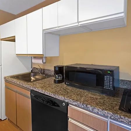 Mainstay Suites Detroit Auburn Hills-2
