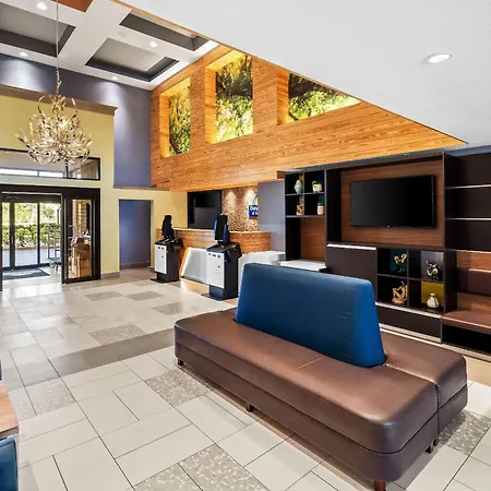 Days Inn & Suites By Wyndham Fort Myers Near Jetblue Park-2