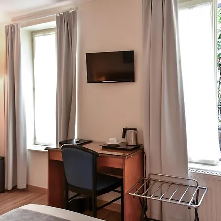 Hotel Des Deux Avenues-3