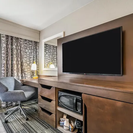 Hampton Inn & Suites Tulare-3