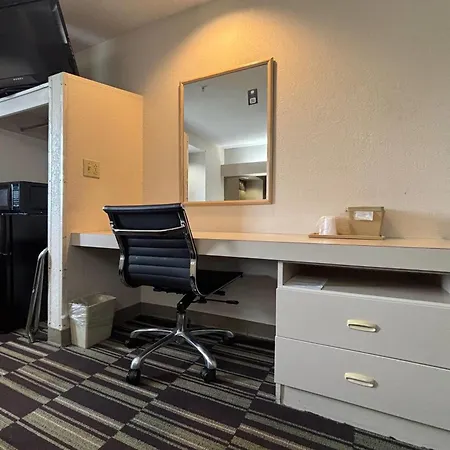 Microtel Inn By Wyndham Champaign-3