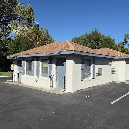 Bishop Elms Motel-2