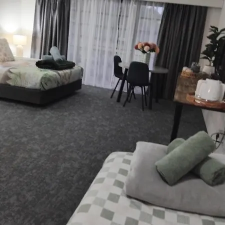 Lakeside Lodge Motel-3