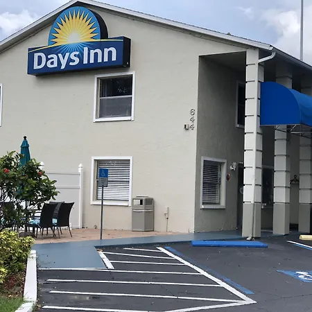 Days Inn By Wyndham Bradenton I-75-2