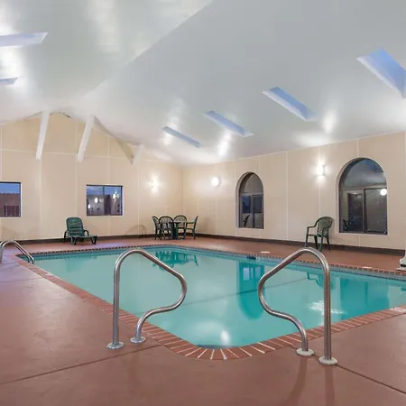 Super 8 By Wyndham St Charles-3