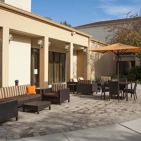 Courtyard By Marriott Charlottesville-2