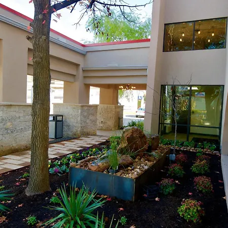 Ramada By Wyndham Austin South-3