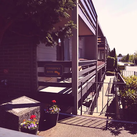 Coachman Inn Oak Harbor-3