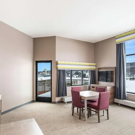 Hampton Inn & Suites Houghton-2