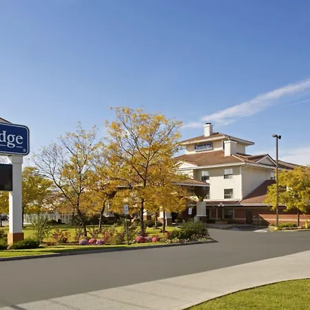 Travelodge By Wyndham Oshawa Whitby-3