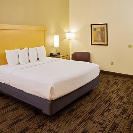 Livinn Hotel Minneapolis South / Burnsville-3