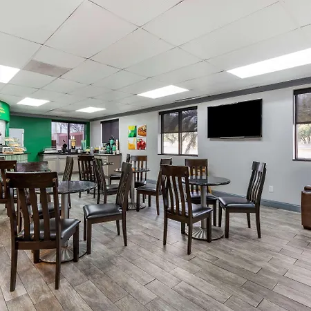 Quality Inn & Suites Ft Jackson Maingate-3