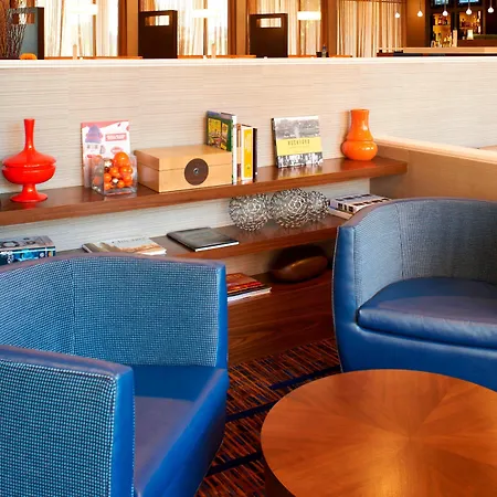 Courtyard By Marriott Rockford-3