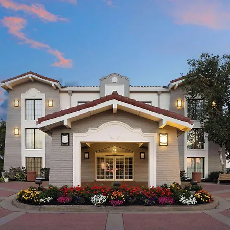 La Quinta Inn By Wyndham Pittsburgh Airport-3
