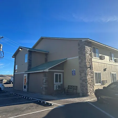 Days Inn & Suites By Wyndham Gunnison-3