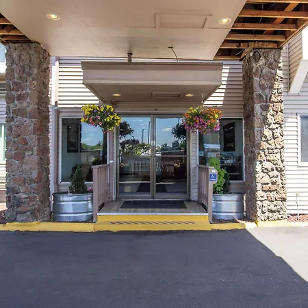 Red Lion Inn & Suites Vancouver-2