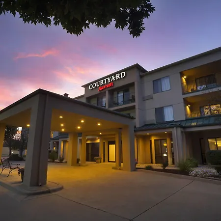 Courtyard By Marriott Champaign-2