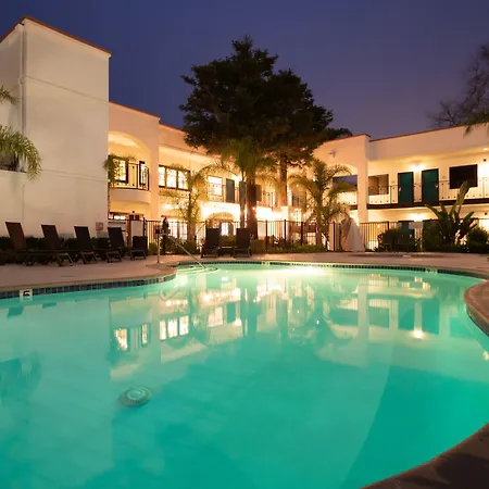 Oxford Suites Pismo Beach-3