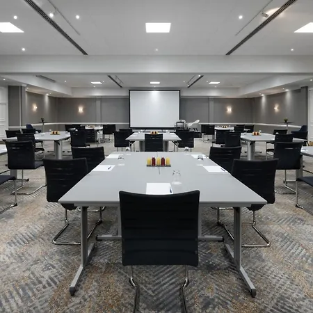 Delta Hotels By Marriott Heathrow Windsor-3