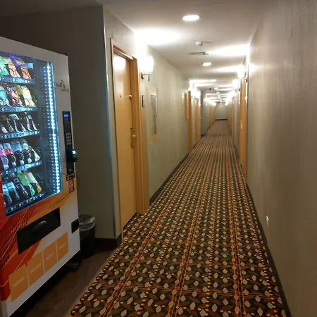 Days Inn By Wyndham Edmonton Downtown-3