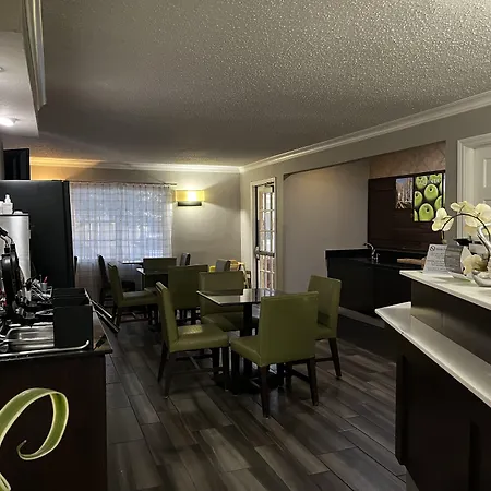 La Quinta Inn & Suites By Wyndham Wichita Falls Airport Area-3