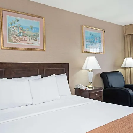 Howard Johnson By Wyndham Torrance-2