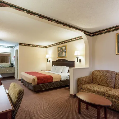 Econo Lodge Grenada-3