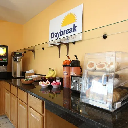 Days Inn By Wyndham Queensbury/Lake George-3
