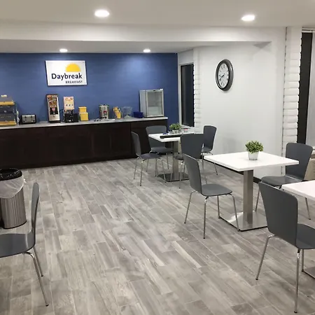 Days Inn & Suites By Wyndham Cincinnati North-2