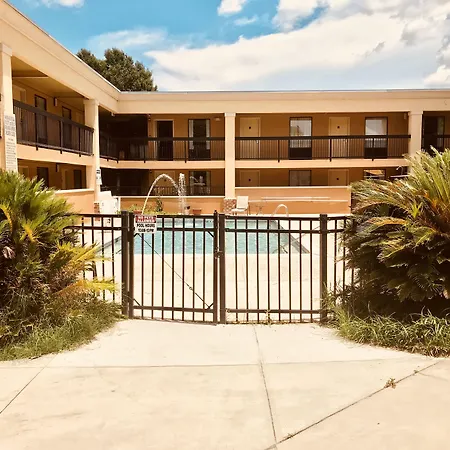 Quality Inn & Suites Conference Center Statesboro Historic District-2