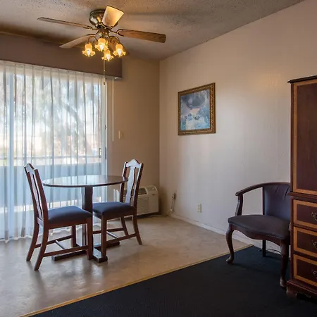 Coral Reef Inn & Condo Suites-3