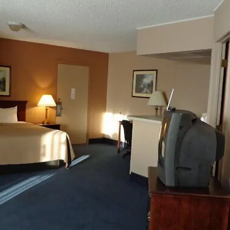 Sunflower Inn & Suites - Garden City-3