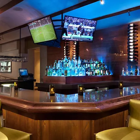 Embassy Suites By Hilton Phoenix Tempe-3