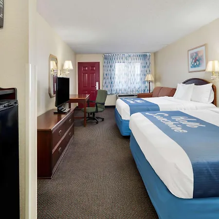 Days Inn & Suites By Wyndham Bentonville-2