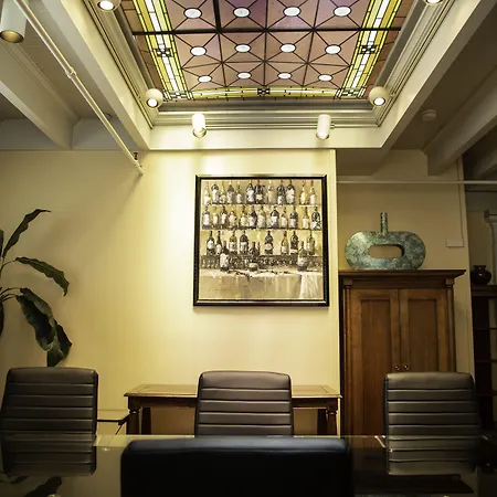Executive Hotel Vintage Court-2