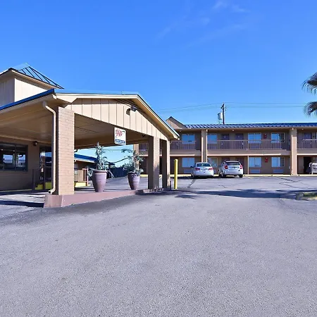 Xecutive Inn And Suites-2