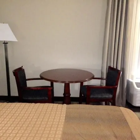 Days Inn By Wyndham Englewood Dayton Airport-3