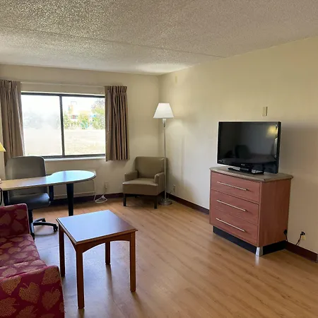 Red Roof Inn & Suites Cleveland - Elyria-2