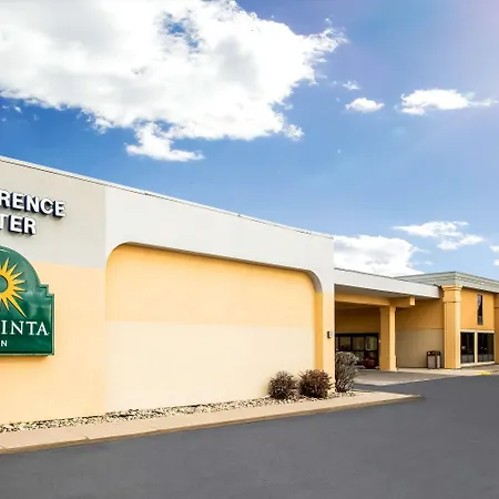 La Quinta Inn By Wyndham Davenport & Conference Center-2