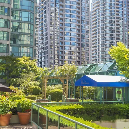 Rosedale On Robson Suite Hotel-2