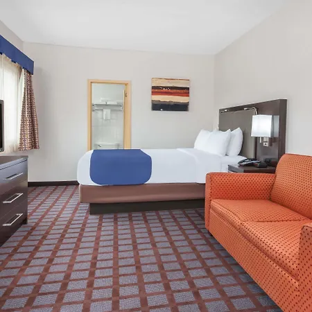 Days Inn By Wyndham Woodbury Long Island-3