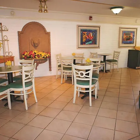 La Quinta Inn By Wyndham Bakersfield South-2